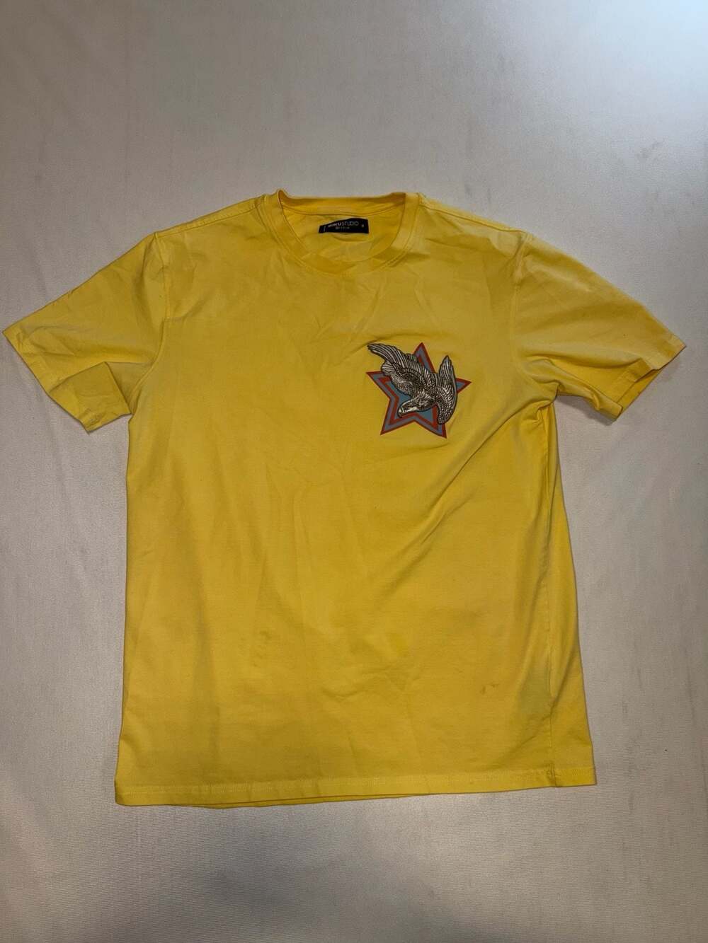 ROKUSTUDIO Men's Yellow Fearless Tour Graphic T-Shirt Size Medium